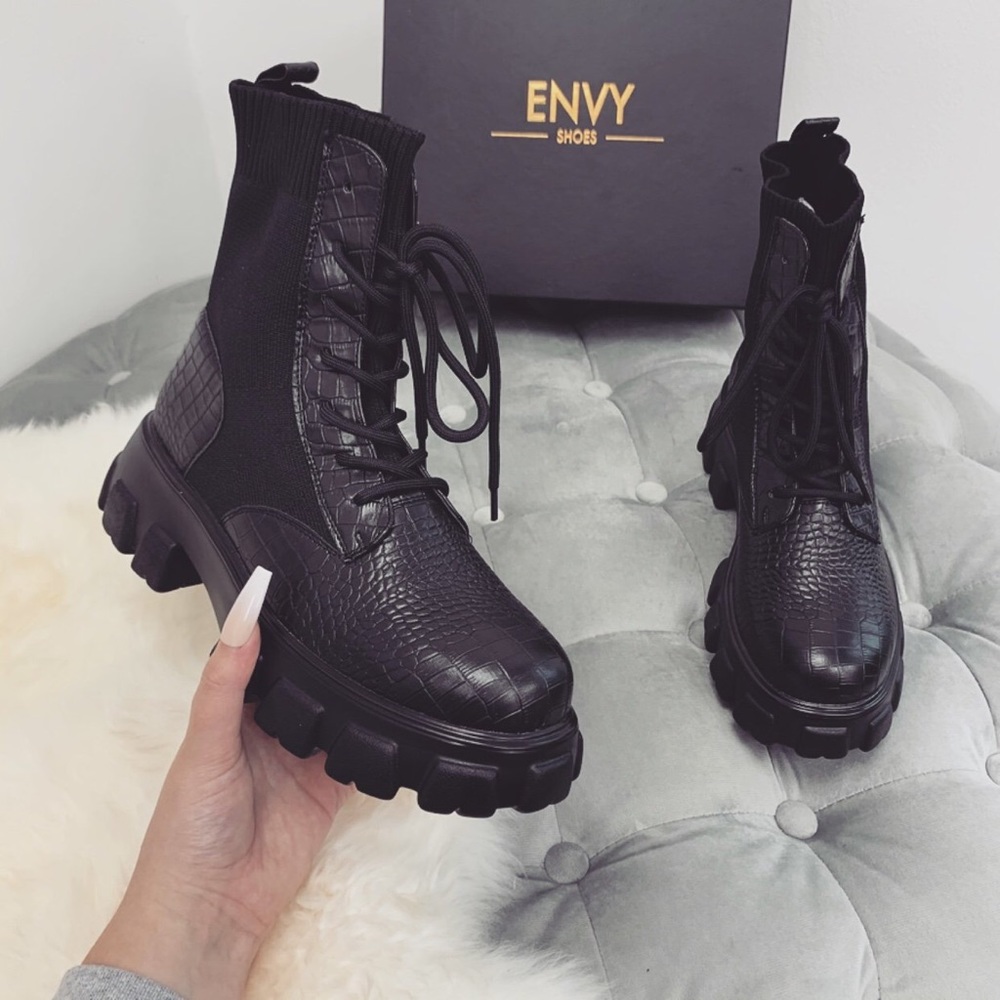 ✨Envy boots ✨